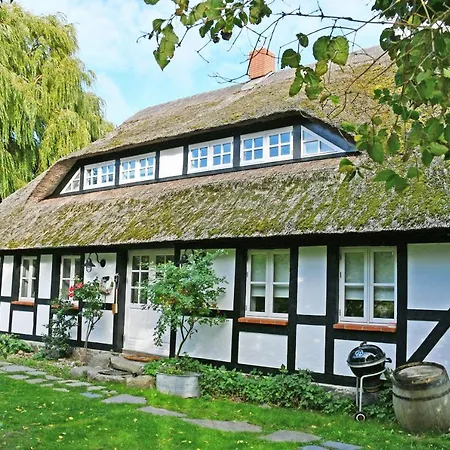 Holiday home Neu Angeboten Moenchguter U Reetdach Mit Kamin Gager