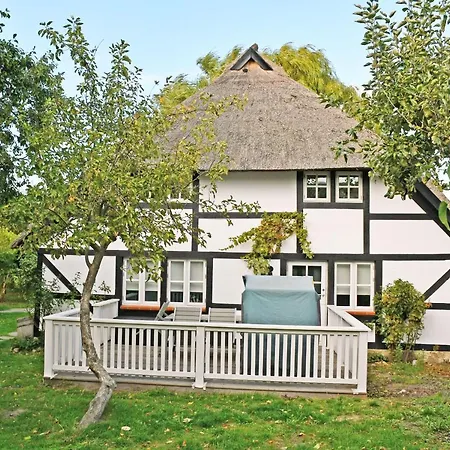 Neu Angeboten Moenchguter U Reetdach Mit Kamin Holiday home