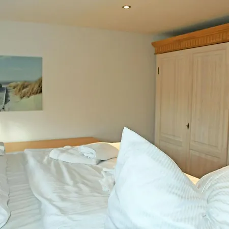 Holiday home Neu Angeboten Moenchguter U Reetdach Mit Kamin *