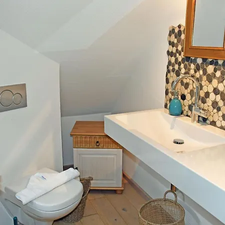 Neu Angeboten Moenchguter U Reetdach Mit Kamin Holiday home