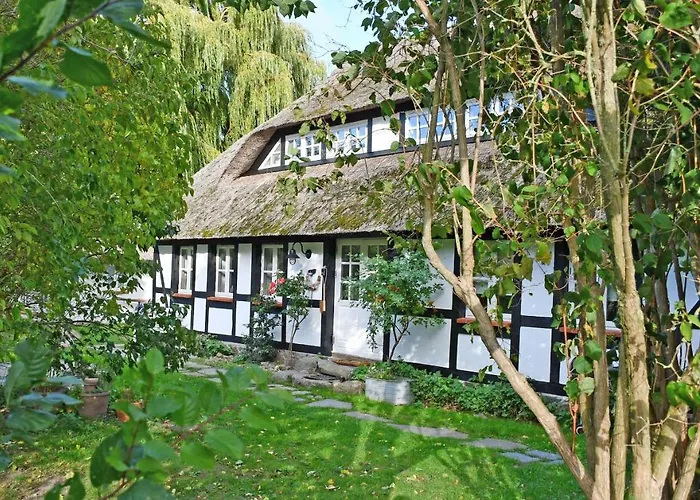 Neu Angeboten Moenchguter U Reetdach Mit Kamin Dom wakacyjny